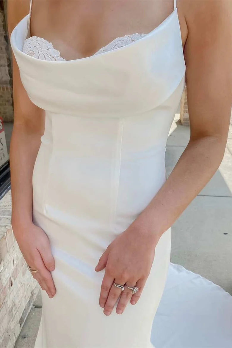 Vestido de novia largo estilo sirena con tirantes finos y cuello redondo y espalda abierta